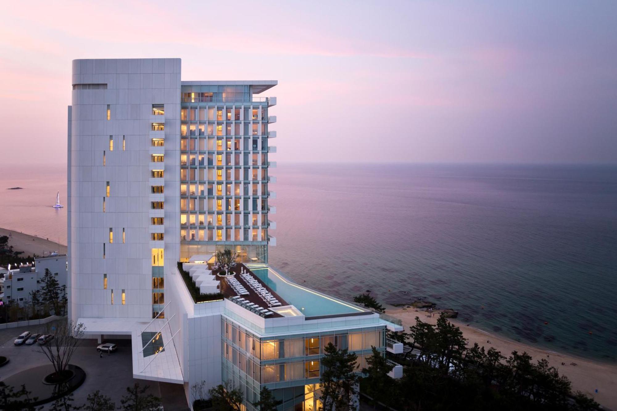 Seamarq Hotel Гангнеунг Екстериор снимка