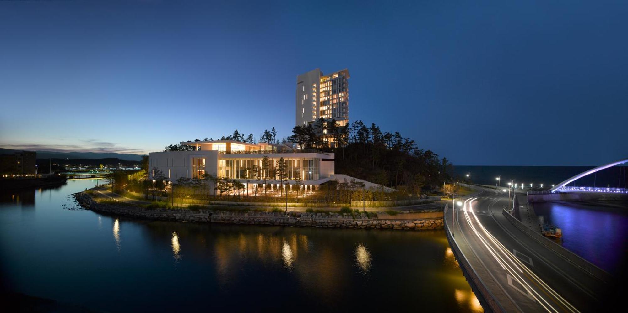 Seamarq Hotel Гангнеунг Екстериор снимка